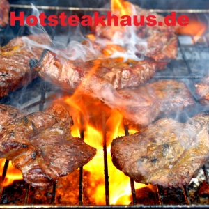    Hallo Leute, jetzt gibt es in Geislingen endlich gescheite Bratwurst auf dem Grill! Wir betreiben einen neuen Imbiss wagen Gegenüber Edeka und Fressnapf,  neben der Waschstraße. Das hier ist unser Menü: Döner: 5€  Dönerbox: 6,50€  Hamburger mit Pommes: