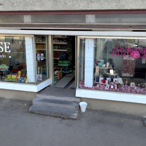 La ROSE , Parfüme und Snack und Lebensmittel )   ✨ Neueröffnung in Gartenstraße 4, 73312 Geislingen an der steige ✨  Frische, Duft und Orient – alles an einem Ort! ??  Wir haben unsere Türen in der Gartenstraße 2 geöffnet und laden dich ein, in eine Welt 